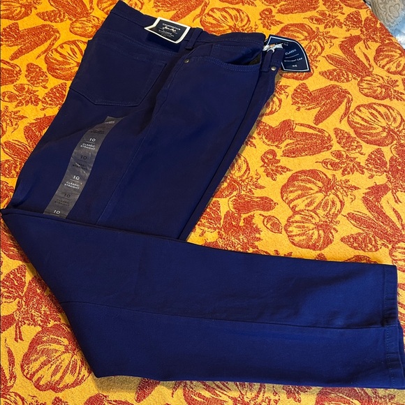 Charter Club Jean Shop Women’s Straight Leg Tummy Slimming Jeans NWT Sz 10 - Picture 1 of 10